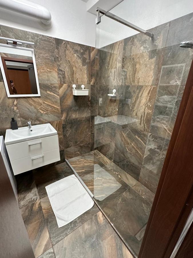 Medena Apartment Old Town With Free Parking Bratislava Exterior foto